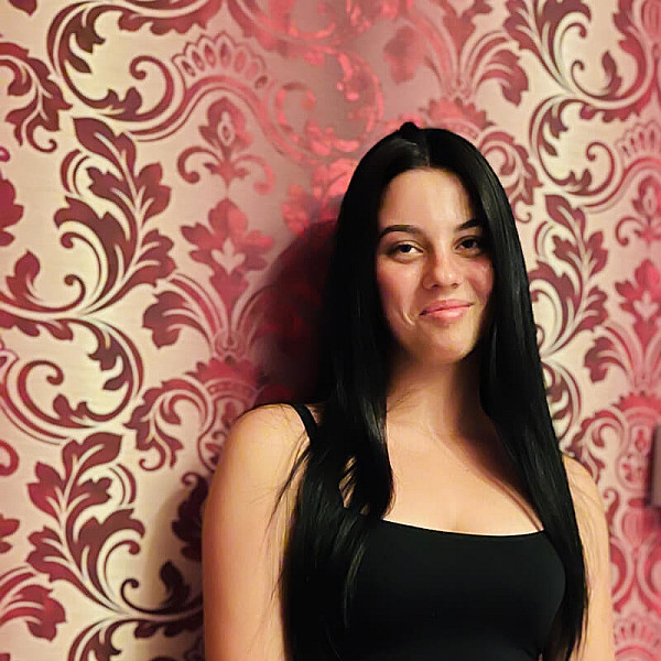 6Lady Card Image