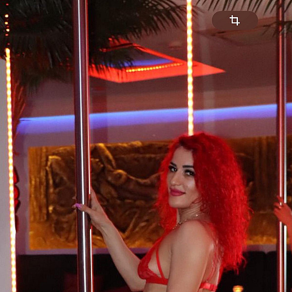 LA CHICA LOUNGE Card Image