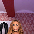 Trans Katie Delux Image, Slider