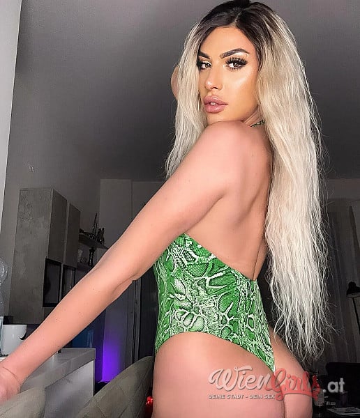 Trans Chloe Bobshell Image