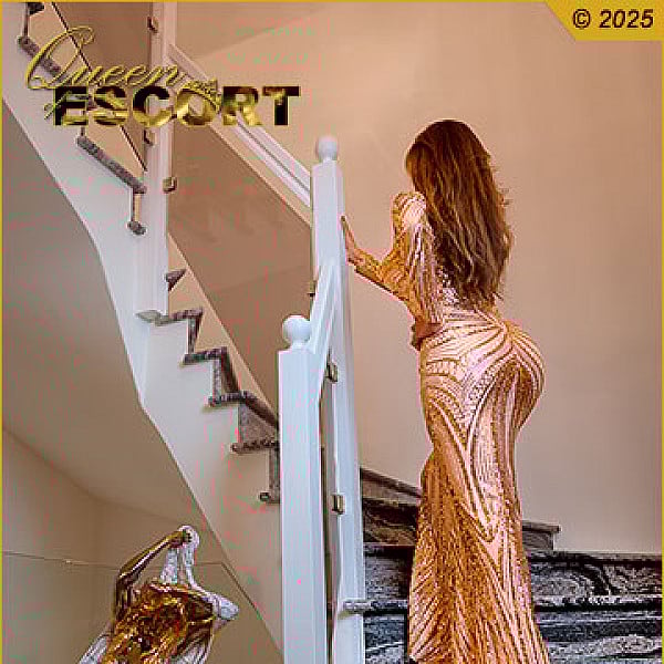 QUEEN of ESCORT  Card Image