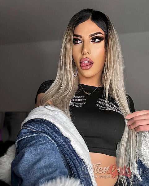 Trans Chloe Bobshell Image