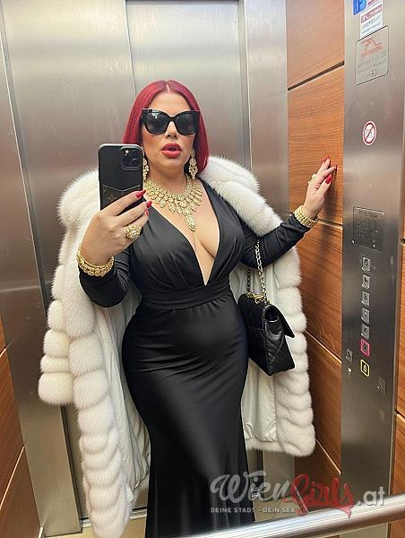 Mistress Nora Marinelli Image